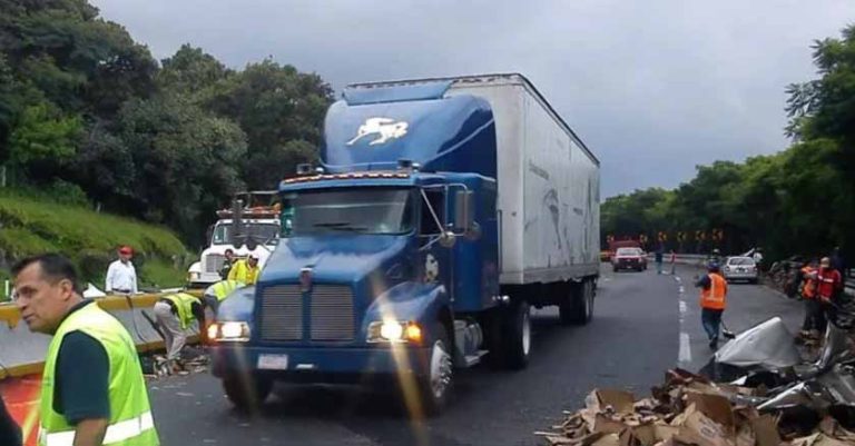 Vuelca tráiler con migrantes en Chiapas; hay 18 heridos