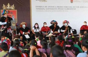 Entrega gobernador de Chiapas apoyos a productores agrícolas