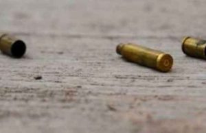 Hallan cuerpos de hombre y una mujer asesinados a balazos dentro de auto en Tapachula
