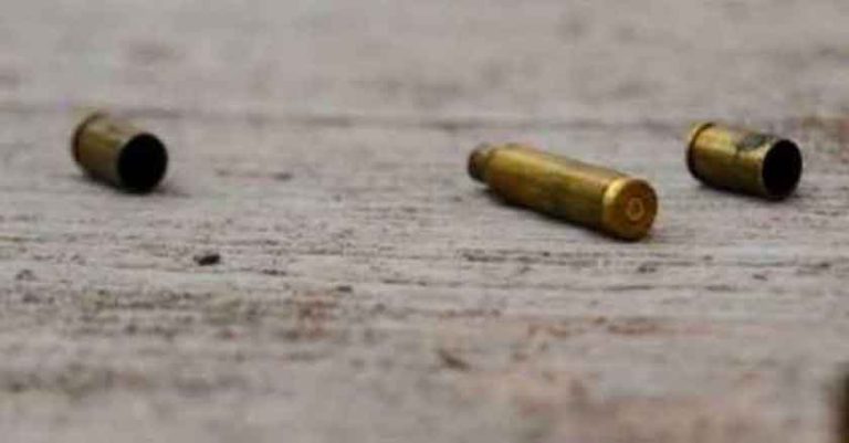 Hallan cuerpos de hombre y una mujer asesinados a balazos dentro de auto en Tapachula