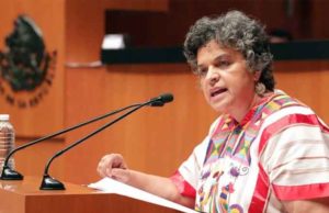 Beatriz Paredes alza la mano para la Presidencia por el PRI