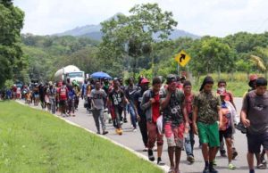 Avanza por Chiapas nueva caravana de migrantes