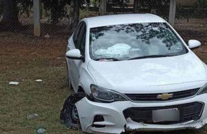 Abandonan auto chocado en comunidad Guadalupe Victoria de Ocozocoautla