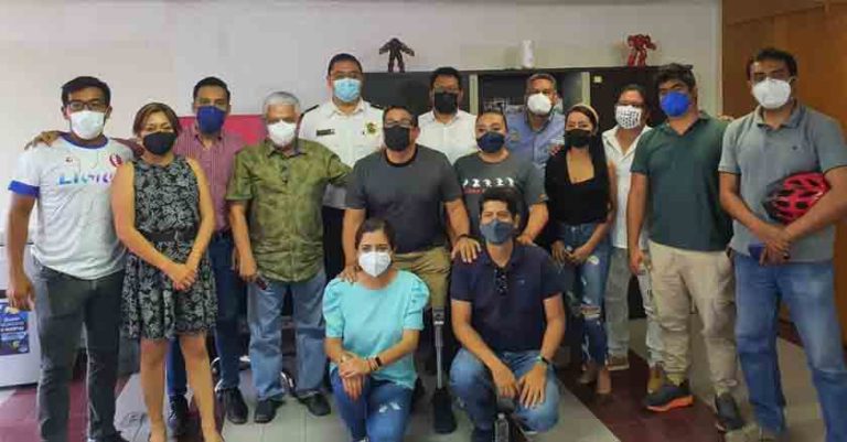 Se reúne Alexis Zuart con ciclistas de Tuxtla