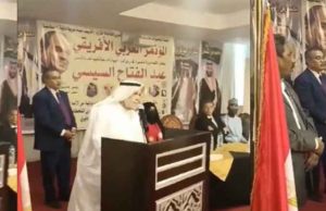 Embajador saudí Muhammad Al-Qahtani muere mientras daba un discurso