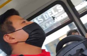 Exhiben a hombre por masturbarse frente a joven en transporte público de Puebla
