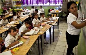 Maestros: ¿Cuánto ganan los de escuela pública vs. los de escuela privada?