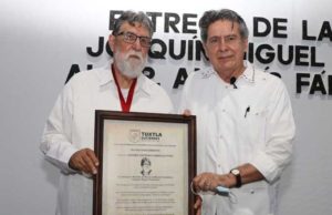 Otorga Ayuntamiento de Tuxtla Medalla Joaquín Miguel Gutiérrez a Andrés Fábregas Puig