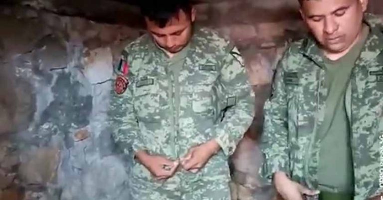 Arrastrando y entre bloqueos: manifestantes secuestraron a tres militares en Chiapas