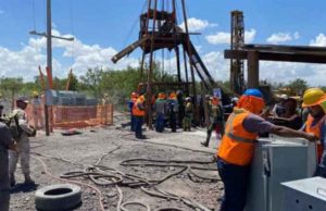 Retiran pilotes de pozo en mina de Coahuila para ingreso de buzo