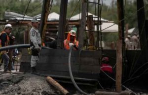 Mineros atrapados: Dan a elegir a familiares entre indemnización o cuerpos, acusan
