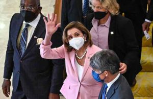Pelosi deja la isla tras visita que generó tensión en China