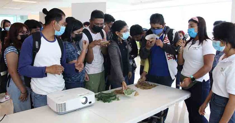 Universitarios de Mapastepec buscan sintetizar bioplástico