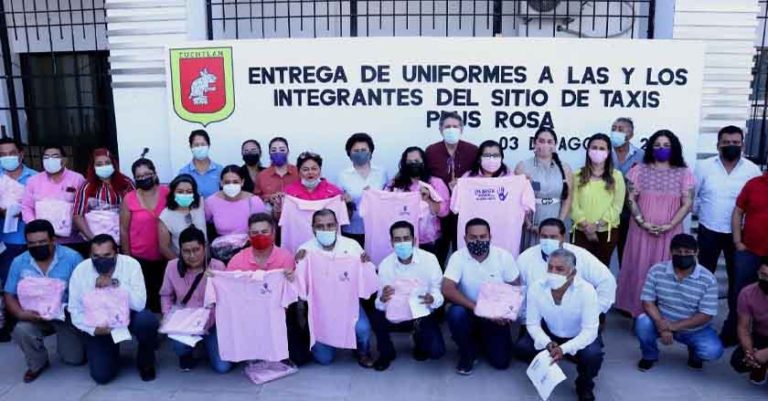 Entrega Ayuntamiento de Tuxtla Uniformes a integrantes del sitio “Taxis Plus Rosa”