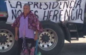 Pobladores detienen y visten de mujer a exregidor de Teopisca, Chiapas