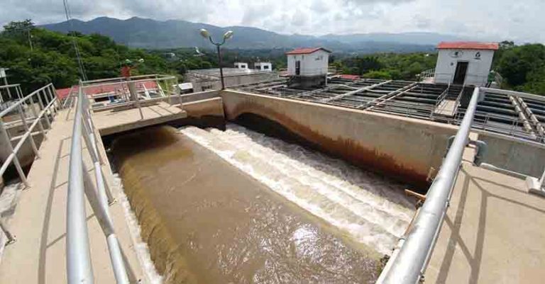 Desmiente SMAPA que se distribuya agua turbia a la población