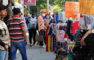 Complicado el trabajo para comerciantes ambulantes