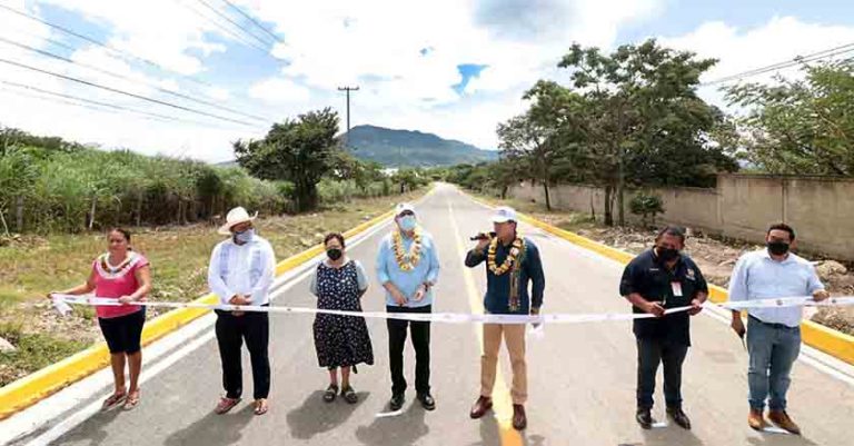 Inauguran Rutilio Escandón y Carlos Morales Vialidad en Pluma de Oro y Domo en Nuevo Amanecer de Tuxtla