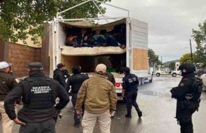 Hallan a casi 200 migrantes en camiones que transitaban por Nuevo León