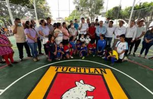 Inaugura Carlos Morales domo de la cancha de usos múltiples de la col. El Carmen en Tuxtla