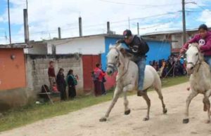 Sandra Jiménez: la jinete que rompió los usos y costumbres en Chanal, Chiapas