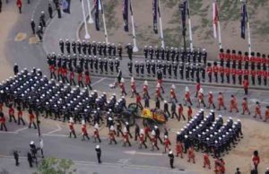 Procesión fúnebre de la Reina Isabel II avanza por el centro de Londres