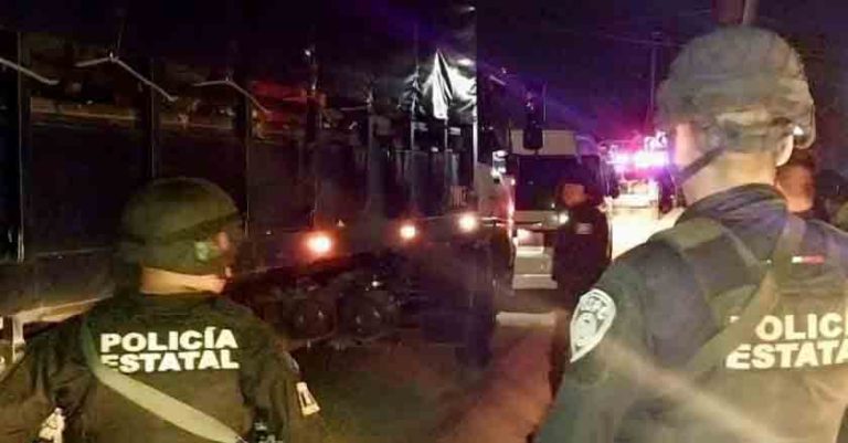 Rescatan a 153 migrantes “abandonados y hacinados” dentro de tráiler en Chiapas