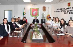 Presenta Carlos Morales el documento del Primer Informe de Gobierno ante el Cabildo