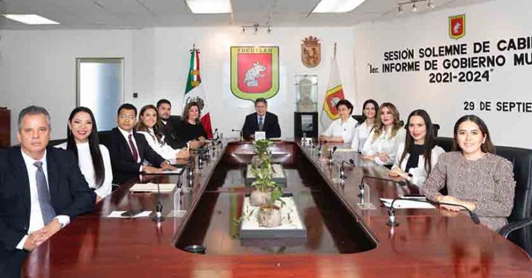 Presenta Carlos Morales el documento del Primer Informe de Gobierno ante el Cabildo