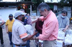 Entrega Carlos Morales nuevos uniformes a personal de Imagen Urbana y Alumbrado Público