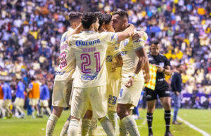 América puso pie y medio en semifinales al golear a Puebla en partido de ida