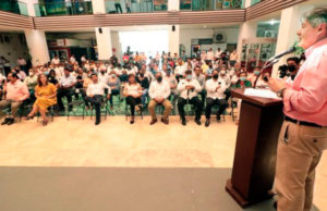 Toman protesta al Consejo Municipal de Participación Escolar en la Educación 2022-2024 en Tuxtla