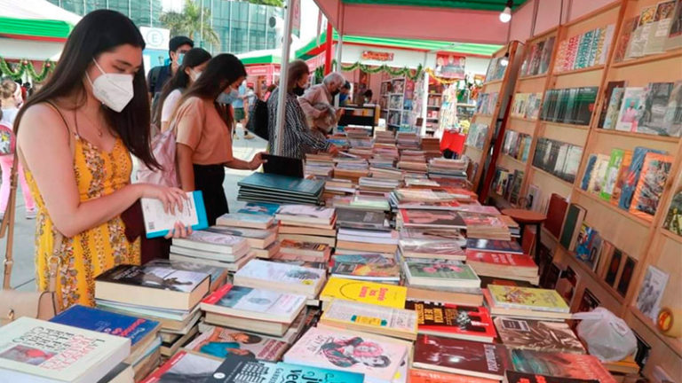 Participa UNICACH en ferias de libros