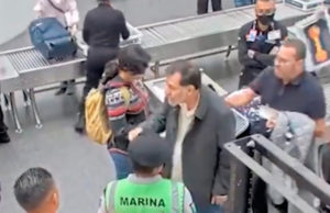 Denuncia Noroña haber sido “embestido” por una persona en el AICM