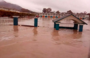 Más de mil viviendas y 500 comercios afectados por las lluvias originadas por el paso de Karl en Pichucalco