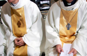 Inician procedimientos contra 11 obispos y exobispos franceses por abusos sexuales