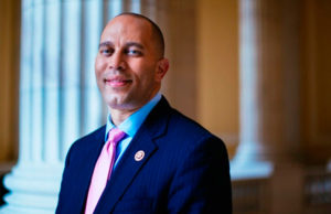 Hakeem Jeffries se convierte en el primer afroamericano en ser el líder demócrata en la Cámara de Representantes de EU