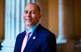 Hakeem Jeffries se convierte en el primer afroamericano en ser el líder demócrata en la Cámara de Representantes de EU