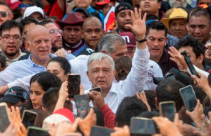 AMLO se dice “feliz” y “agradecido” con la gente tras su asistencia a la marcha del domingo en CDMX