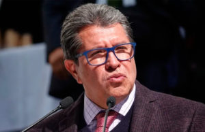 Ricardo Monreal negocia con Va por México su candidatura presidencial
