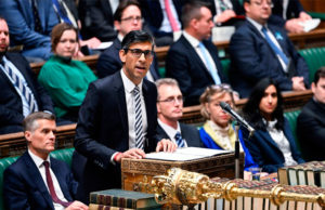 El Gobierno de Sunak admite que el Reino Unido está en recesión y anuncia una subida generalizada de impuestos