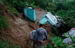 Reubicarán a 15 familias por riesgo deslave en Pichucalco