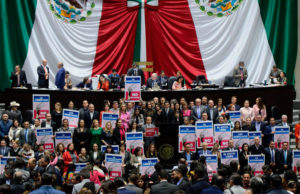 El Congreso tumba la reforma electoral de López Obrador y Morena recurre por la vía rápida al “plan B” del presidente