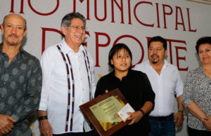 Entrega Carlos Morales el Premio Municipal del Deporte 2022