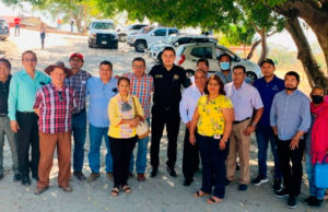 Entrega Alexis Zuart alarmas, cámaras y kits de seguridad en colonias y escuelas de Tuxtla