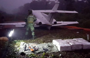 Ejército y Guardia Nacional aseguran aeronave, armas y 270 kilogramos de cocaína en Chiapas