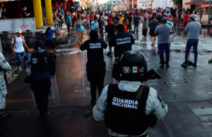 Guardia Nacional impide a haitianos comerciar en Chiapas