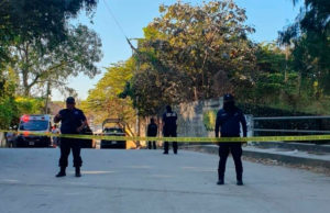 Encuentran el cuerpo de un hombre asesinado a balazos bajo puente de Plan de Ayala
