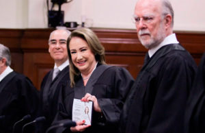 Académicos de la UNAM piden retirar el título a la ministra Yasmín Esquivel