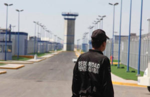 Riña entre grupos contrarios de reos en penal de Chiapas dejó más de 10 heridos